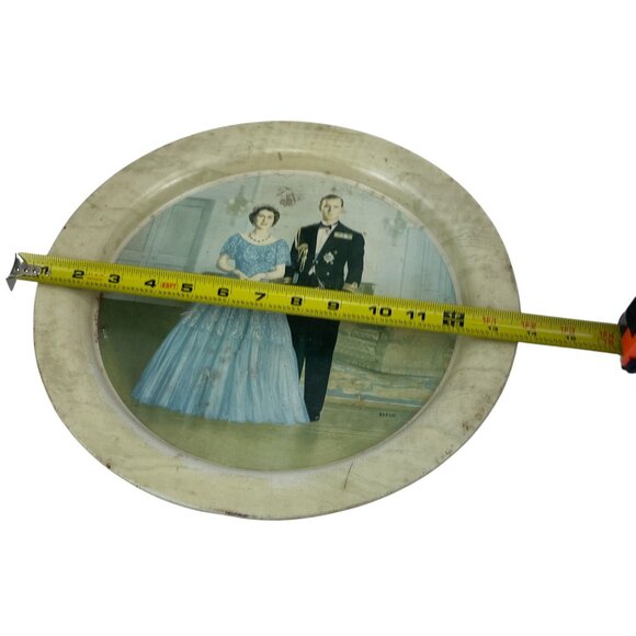 Vintage Royal Portrait Metal Plate Featuring Queen Elizabeth II & Prince Philip - Picture 6 of 8